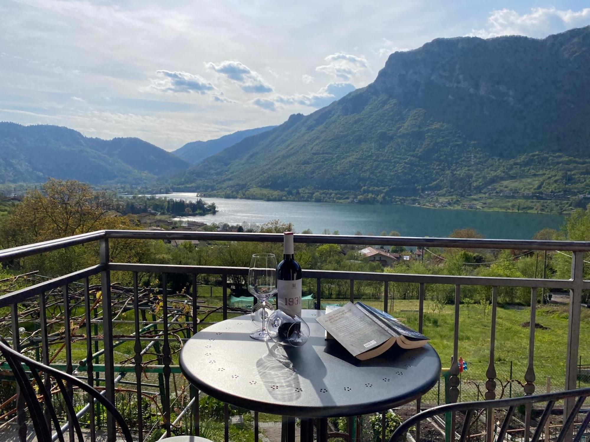 Casa Carla, Bis 4 Personen, Garten, Balkon Mit Blick Auf Den See Und Die Berge クロネ エクステリア 写真