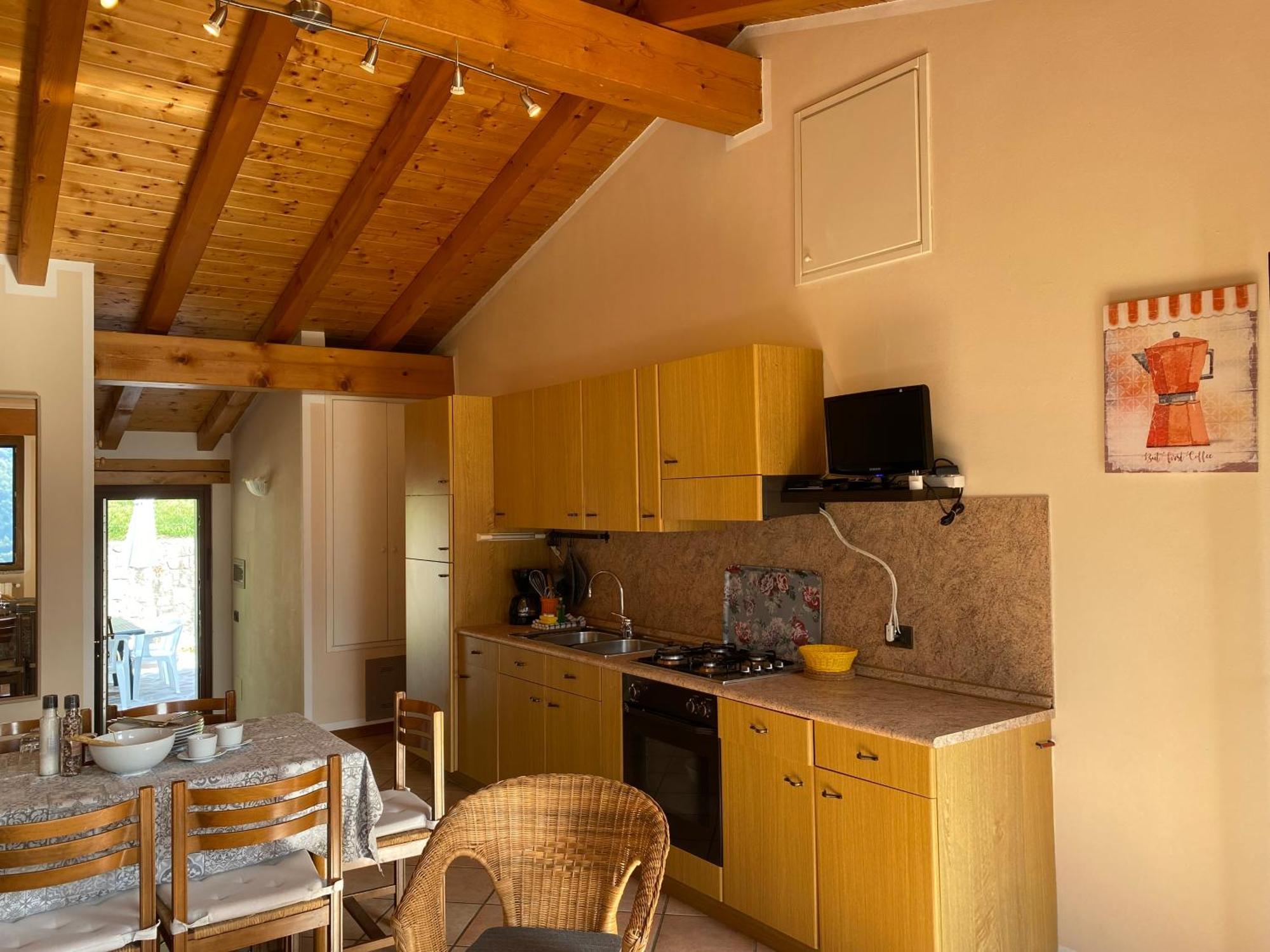Casa Carla, Bis 4 Personen, Garten, Balkon Mit Blick Auf Den See Und Die Berge クロネ エクステリア 写真