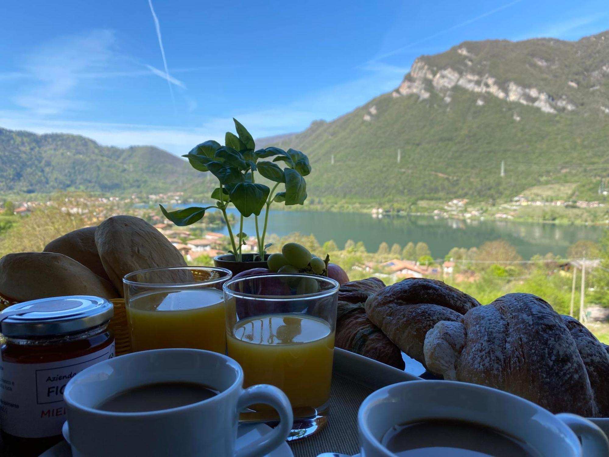 Casa Carla, Bis 4 Personen, Garten, Balkon Mit Blick Auf Den See Und Die Berge クロネ エクステリア 写真